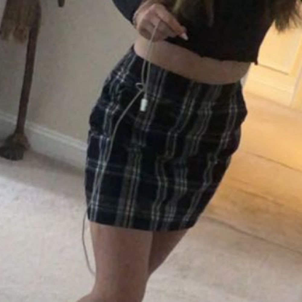 plaid hollister skirt size M